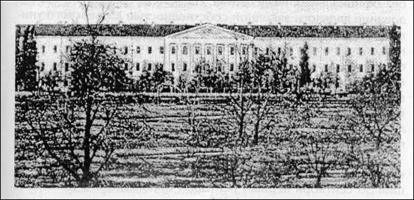 Здание бывшего Михайловского кадетского корпуса. С 1918 по 1938 г. главный корпус ВГУ.